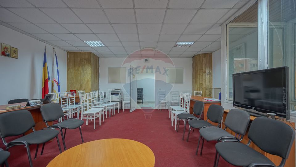 275sq.m Commercial Space for rent, 13 Decembrie area