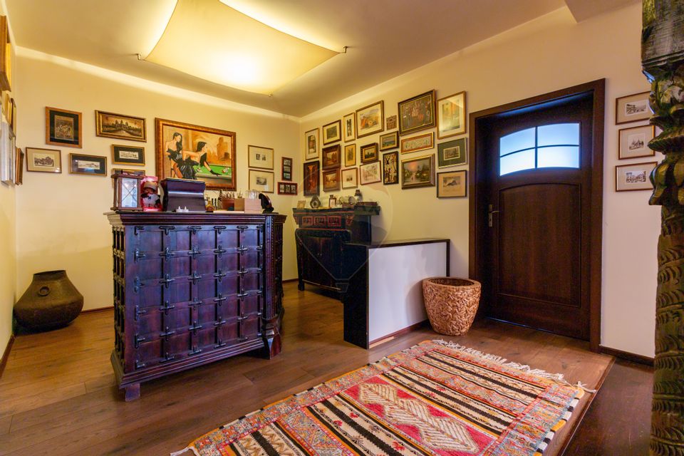 8 room House / Villa for sale