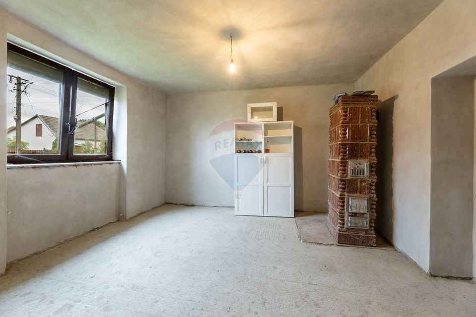 Casă cu 3 camere de vânzare, renovată la gri, teren 3300m Variașu Mare