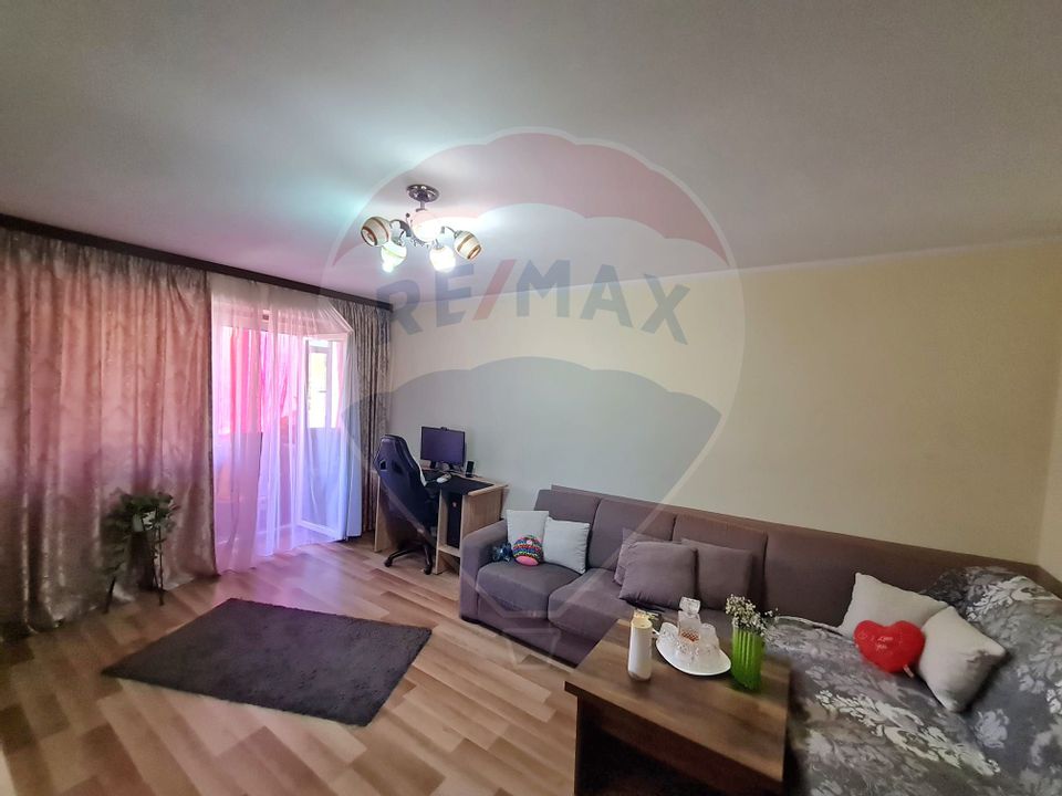 Apartament cu 3 camere la etajul 2 de vanzare