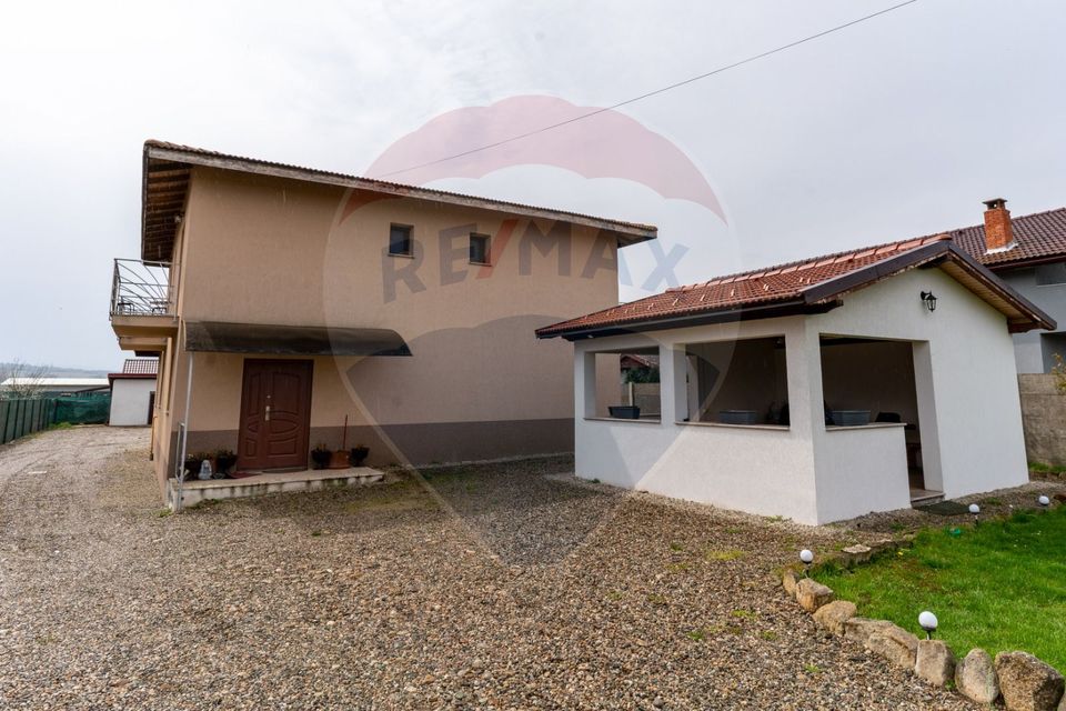 Vila/Pensiune de vanzare Bacia,jud.Hunedoara