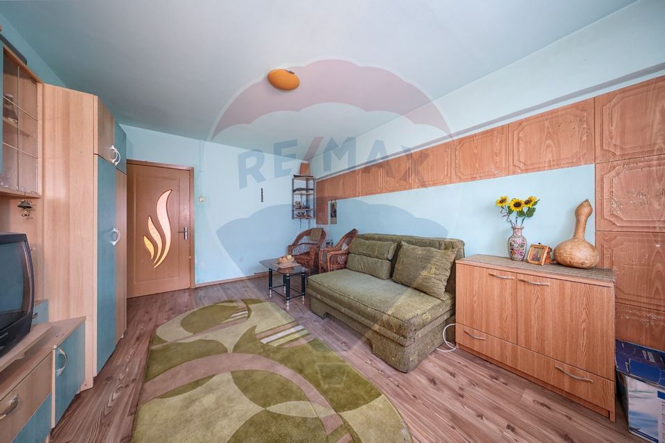 Apartament decomandat de vânzare în zona Tractorul