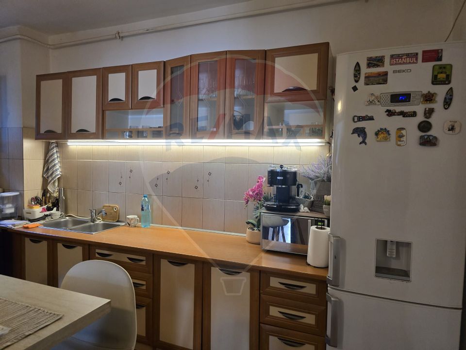 Casă / Vilă cu 5 camere de vânzare în zona George Enescu