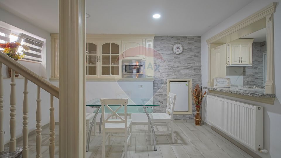 8 room House / Villa for sale, Aurel Vlaicu area