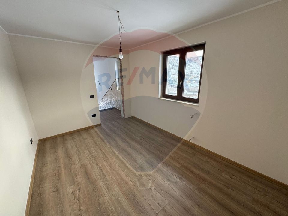 8 room House / Villa for sale, Darmanesti area