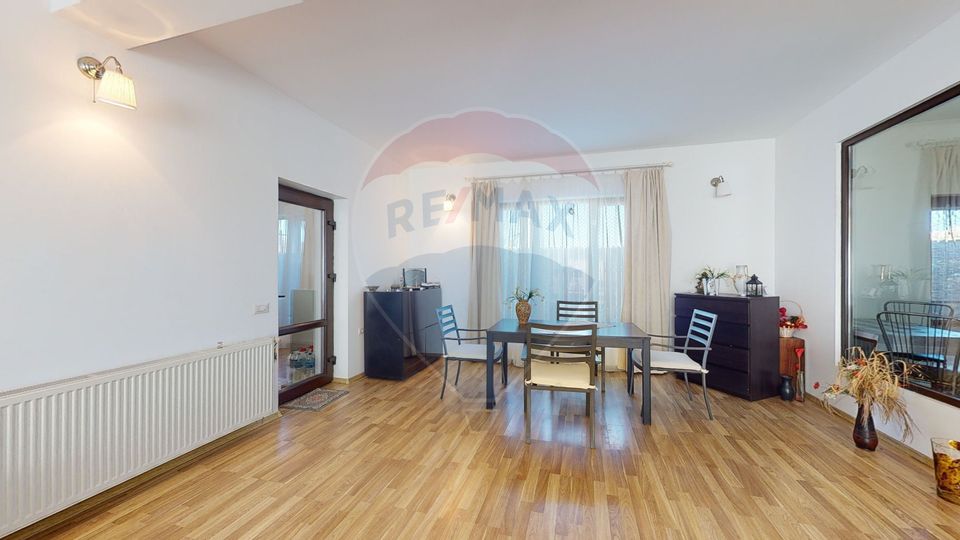 Casa individuala cu 4 camere, garaj si curte in zona de Nord, Gulia