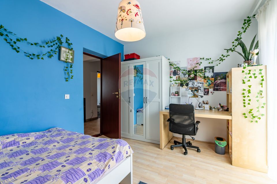 Villa for sale at the entrance to Mogosoaia, between two forests, lake