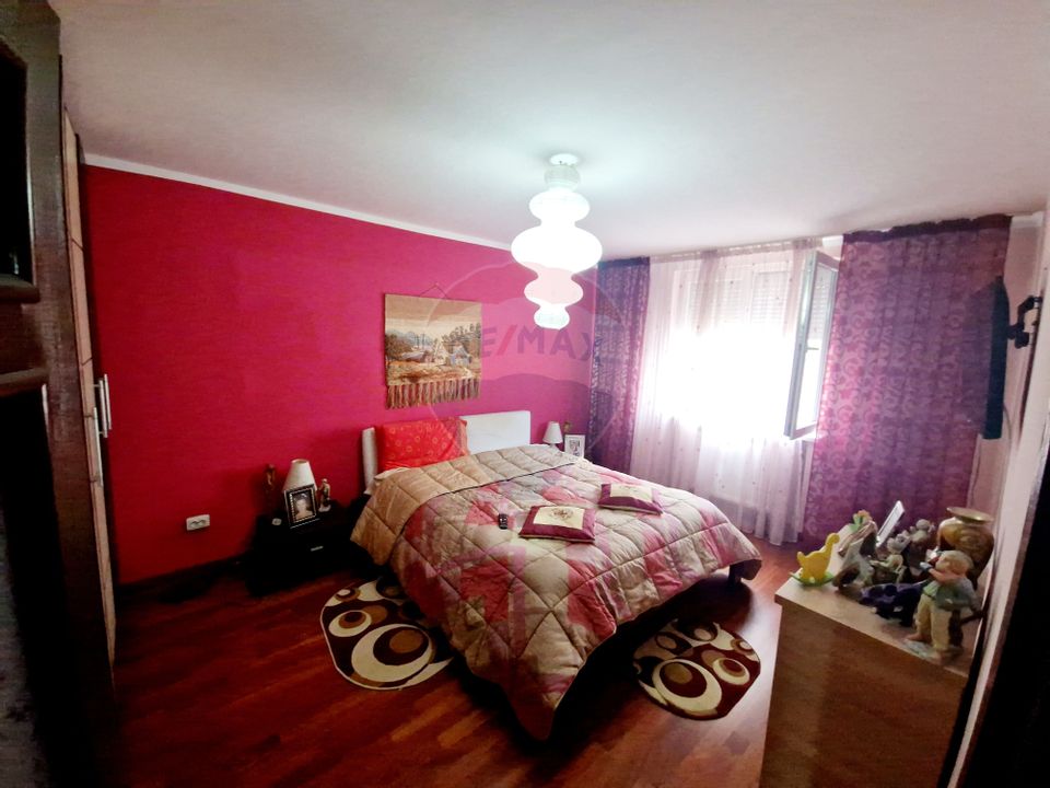 Apartament cu 3 camere de vânzare în zona Darmanesti