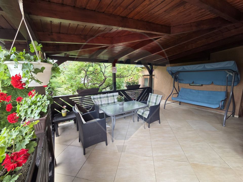 5 room House / Villa for sale, Vest area