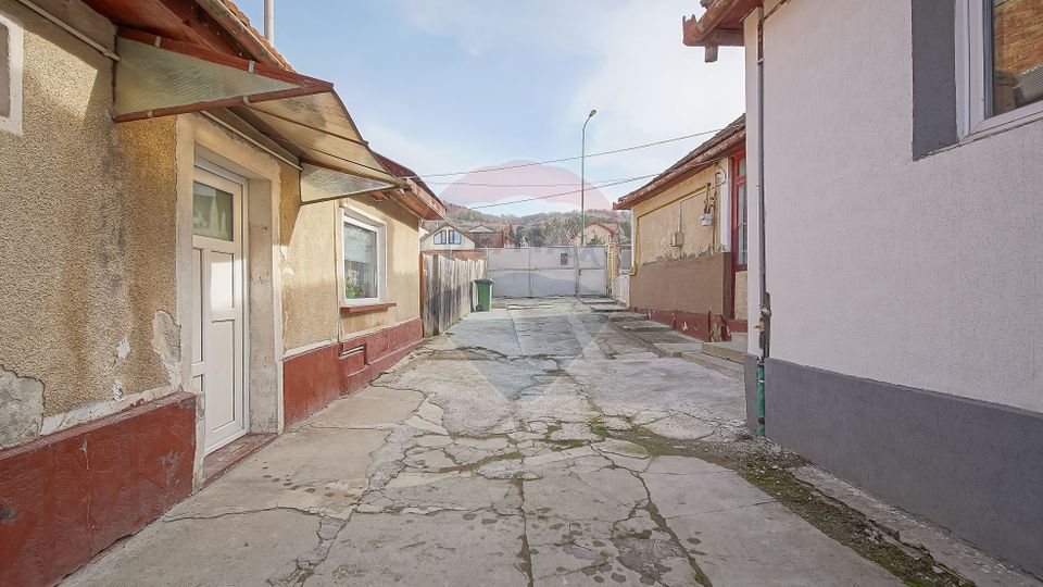 Casă cu două corpuri+teren 230 mp De Vanzare, Strada Carierei, Brașov