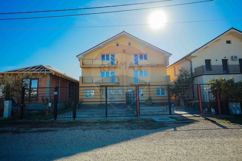 Duplex cu 5 camere și 506 mp teren de vânzare, str. Nufărului