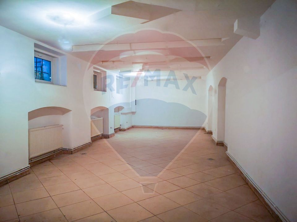 180sq.m Commercial Space for rent, Centrul Istoric area