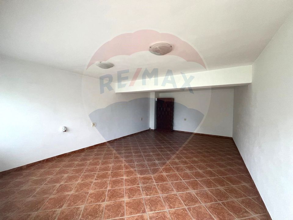 Casă / Vilă cu 6 camere de vânzare în com. Răcăciuni