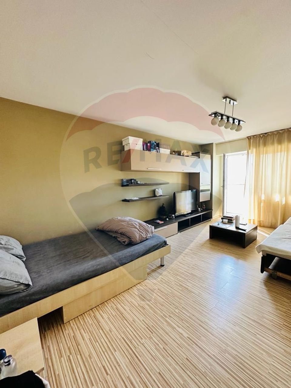 FOR SALE SPACIOUS STUDIO GHICA-TEI