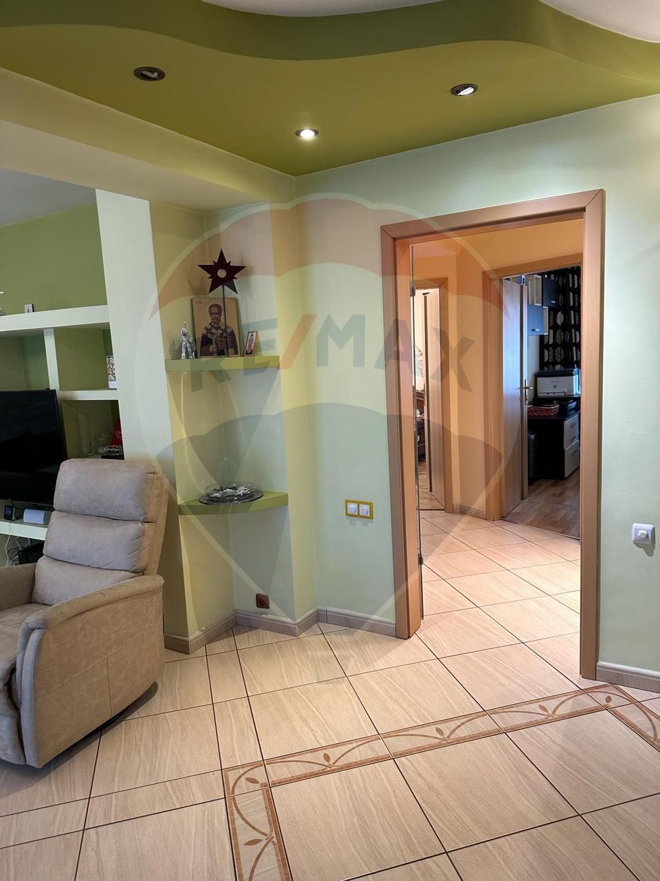 DE INCHIRIAT Apartament cu 4 camere în zona Scriitorilor