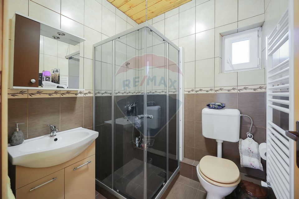 Casă și teren de 1397 mp de vânzare în Ineu, la 18 km de Oradea