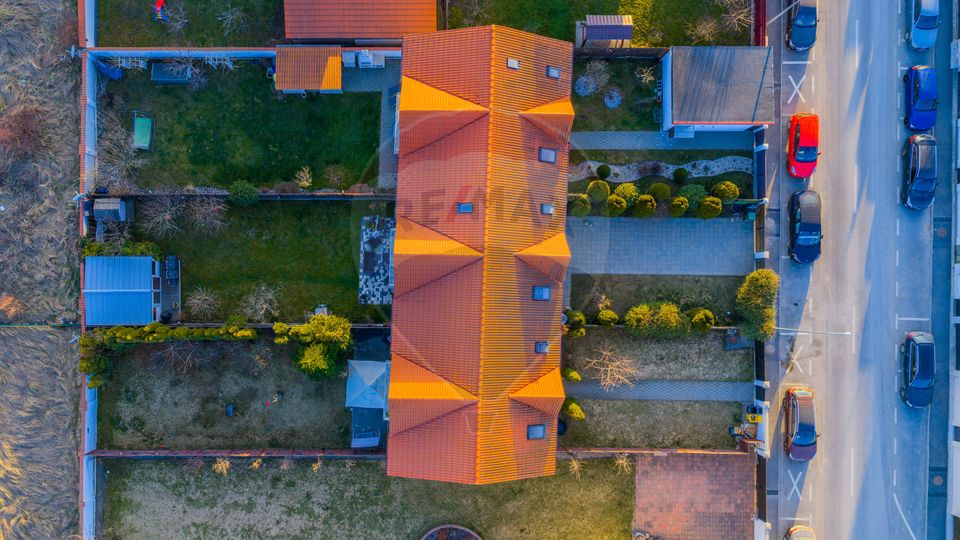 Casă / Vilă cu 4 camere de vânzare în zona Central