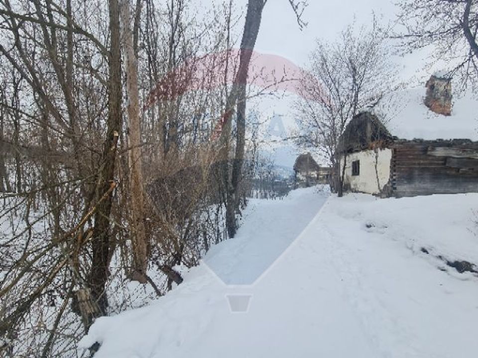 Teren Bran  / Strada Alunis, aproape de Vila Bran si Castelul Bran