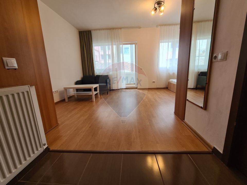 Apartament cu o cameră pe strada Stejarului, cu loc de parcare