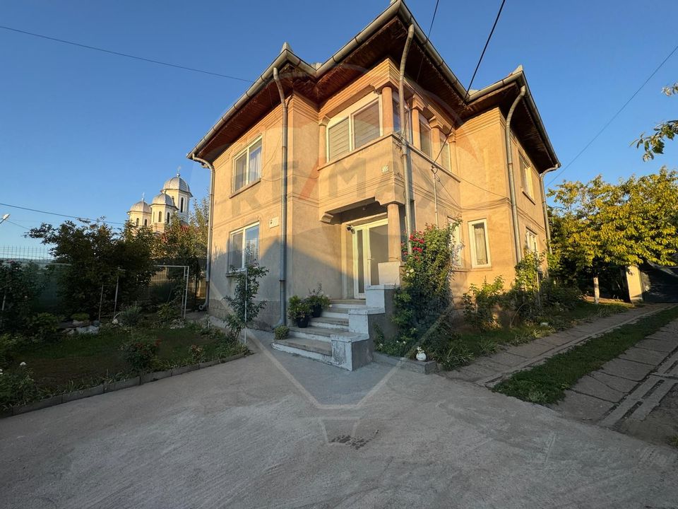 Casă / Vilă cu 7 camere de vânzare în zona Central