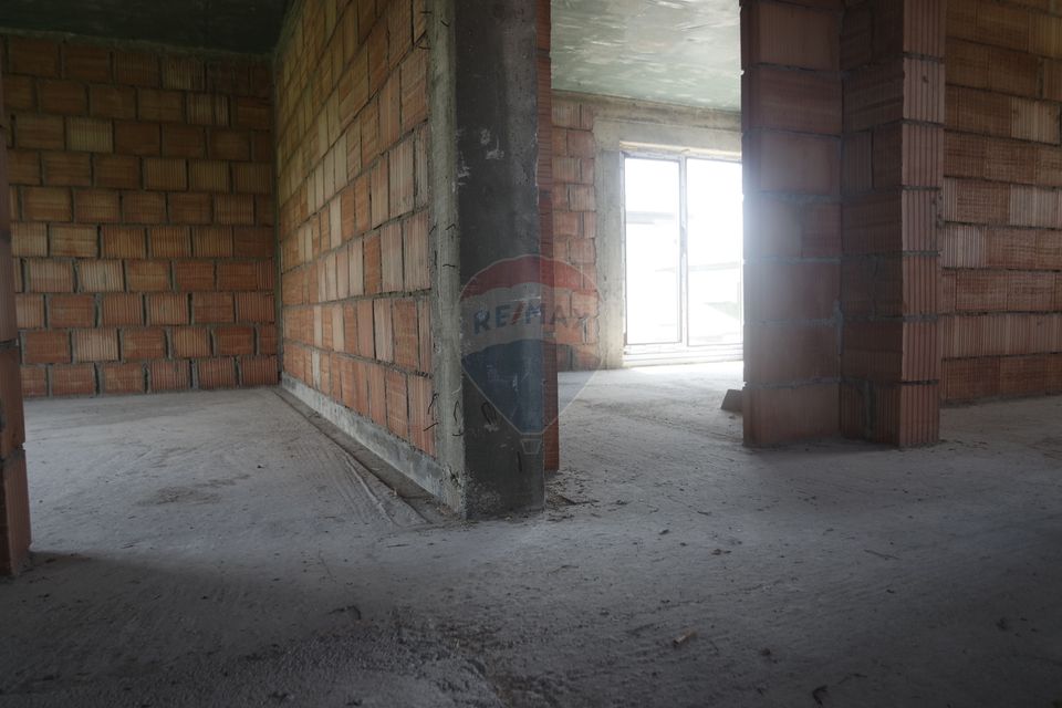 CASA CUPLATĂ DE VÂNZARE la rosu sau la semifinisat în Tăuții Măgherăuș