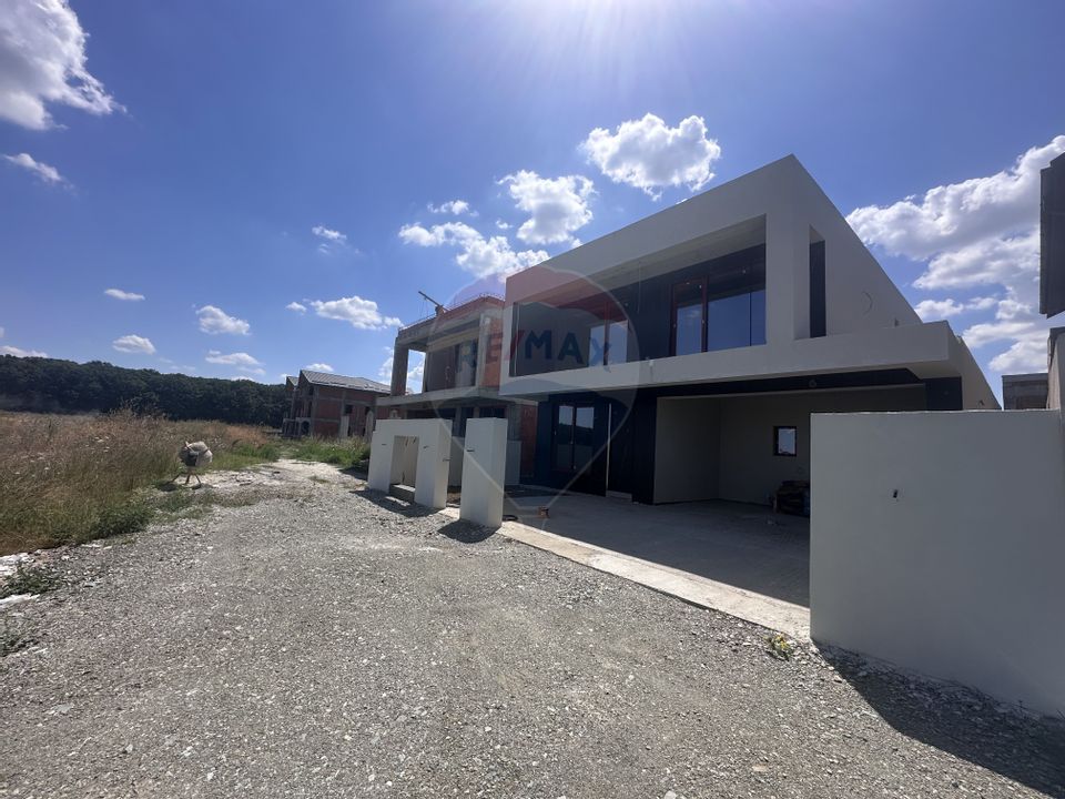 Casă / Vilă  SMART in  Voluntari/ Matei Millo/Pompa de Caldura