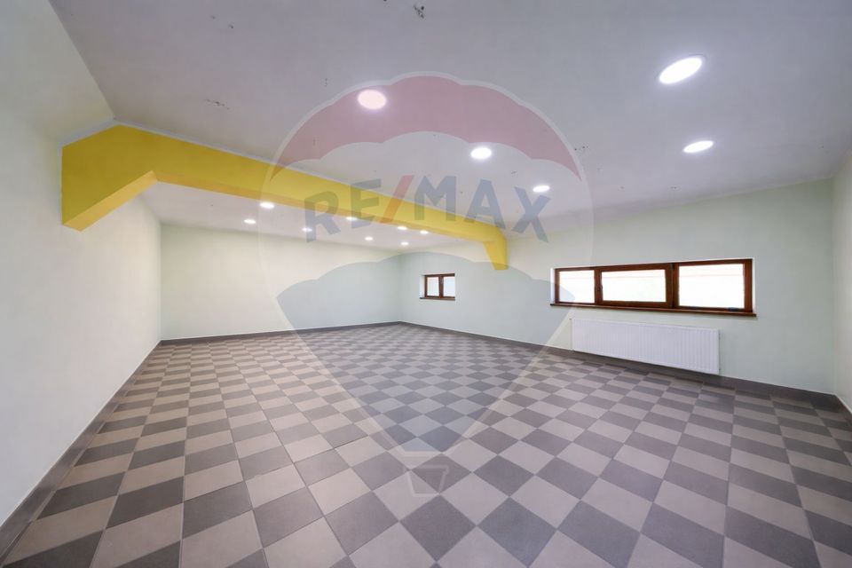 741sq.m Commercial Space for sale