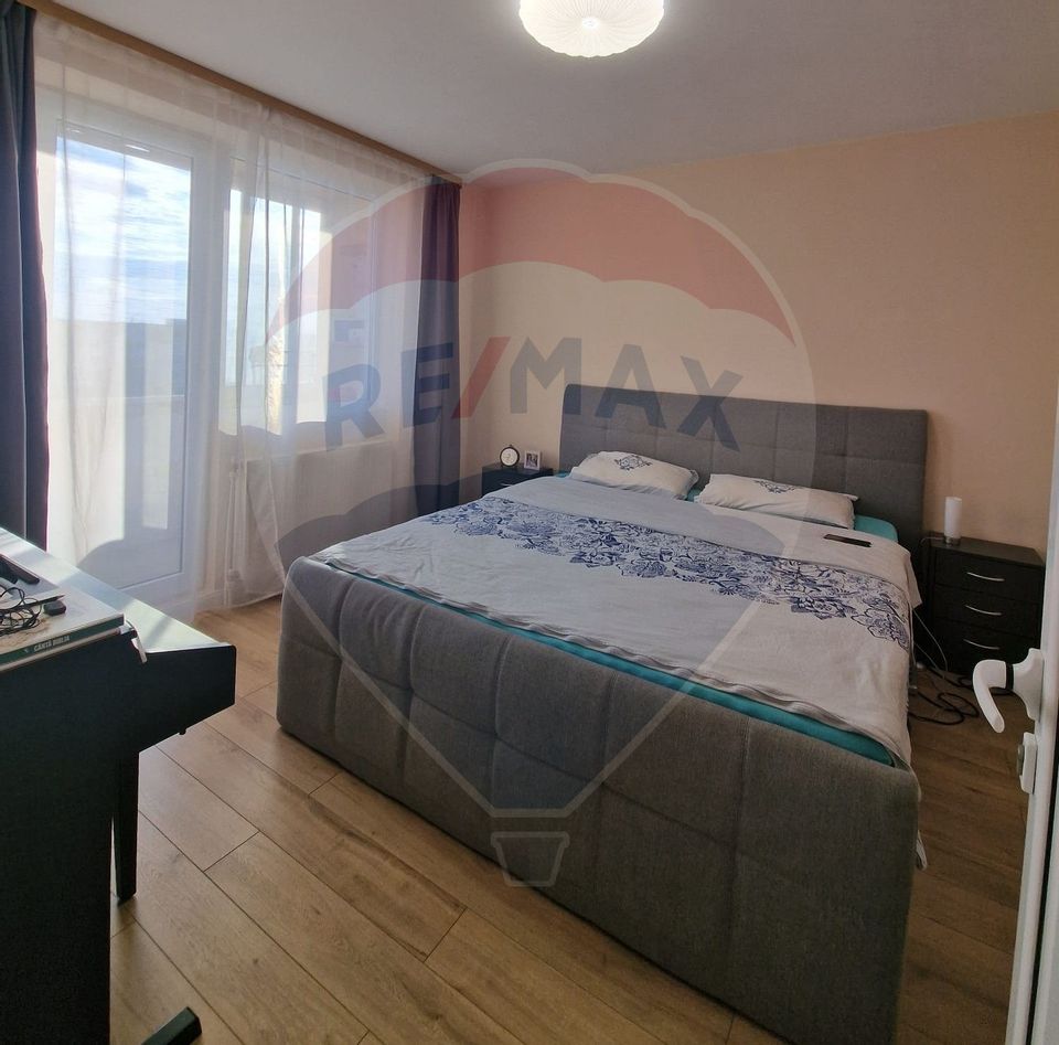 Apartament cu 4 camere de vânzare în zona Ultracentral