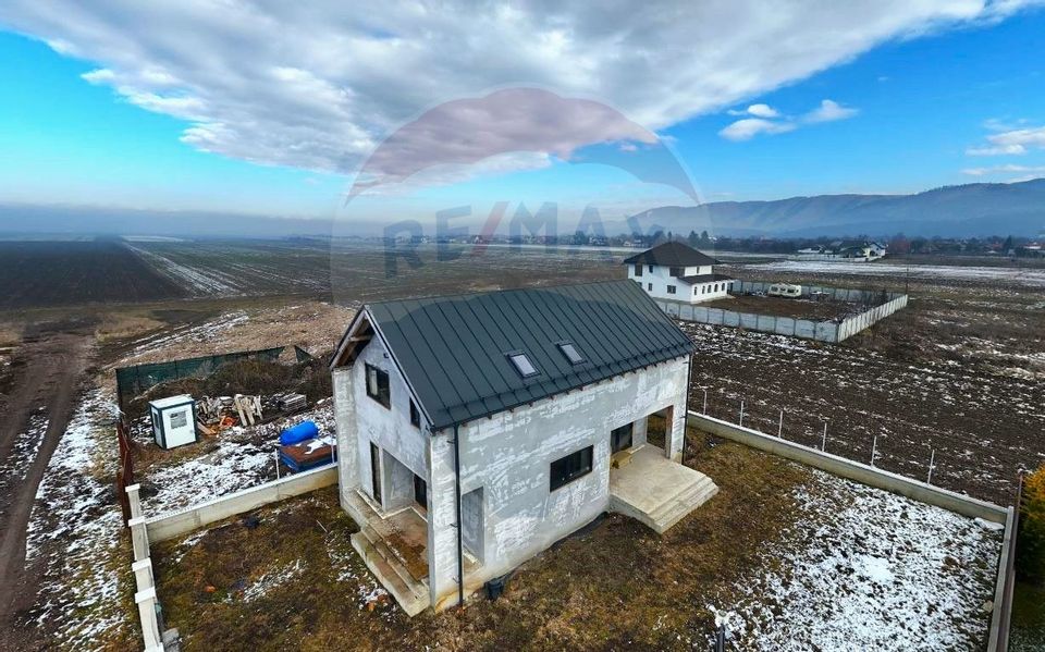 Comision 0% | Cristian | Finisaje La alegere | 3 băi | Teren 500 mp