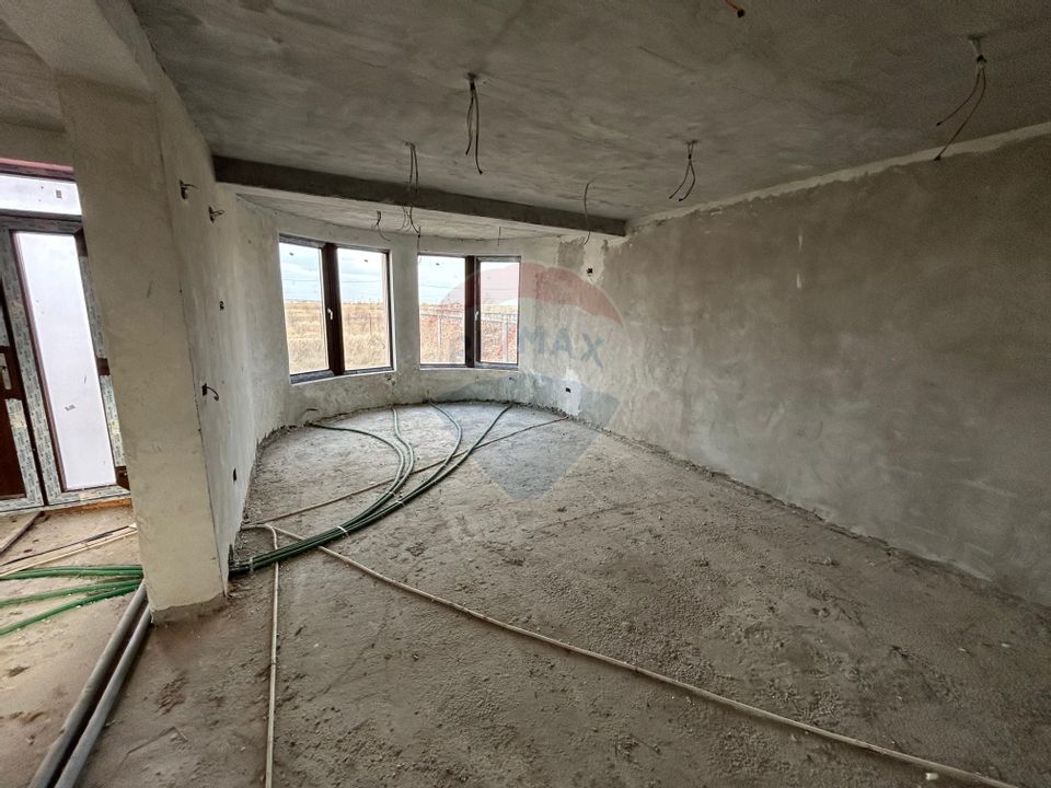 Casă / Vilă cu 4 camere de vânzare