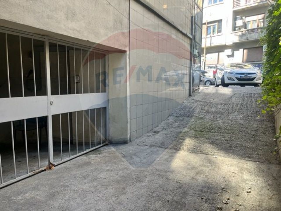 180sq.m Commercial Space for rent, Central area