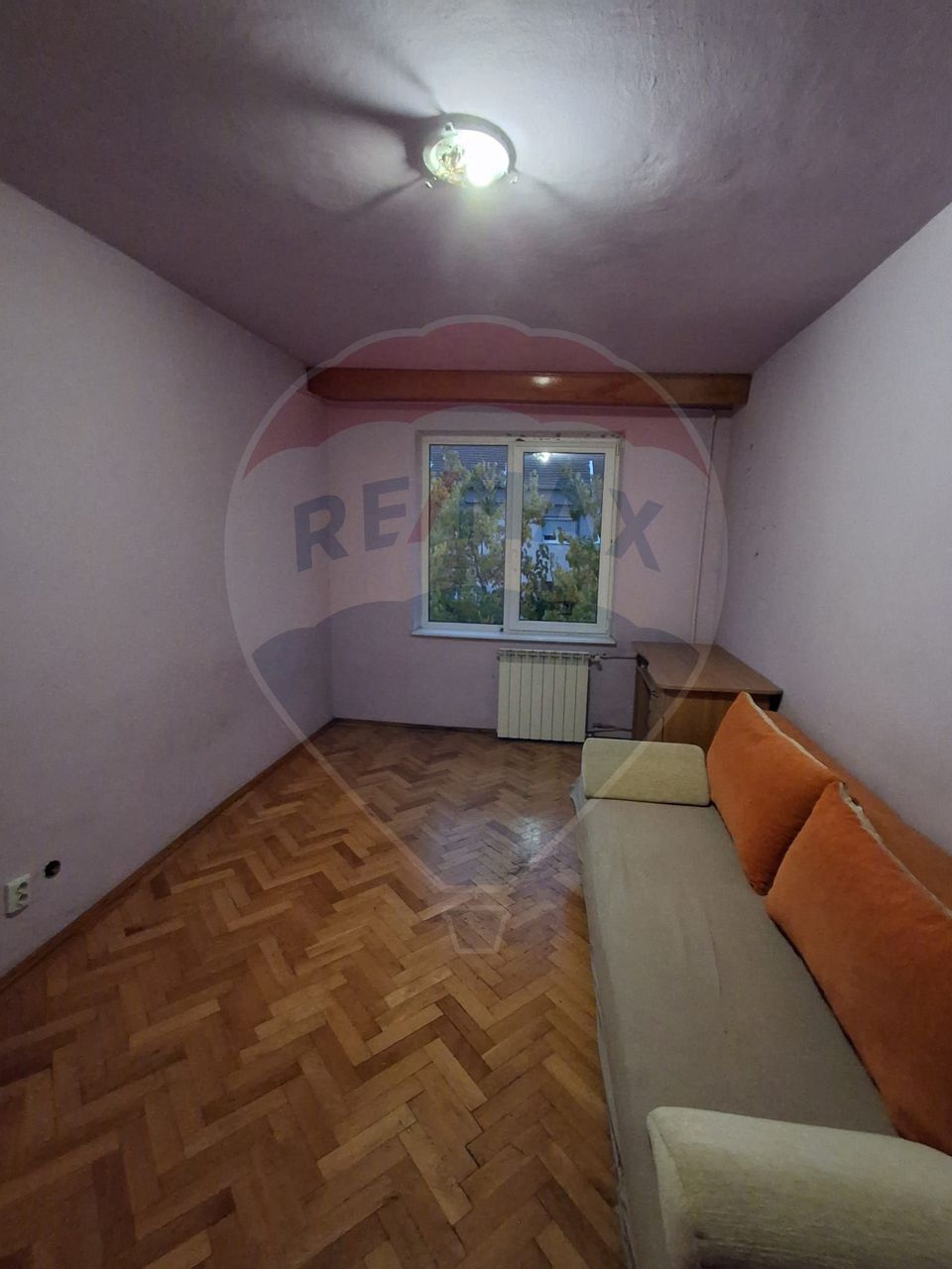 Apartament cu 4 camere de vânzare în zona Iosia