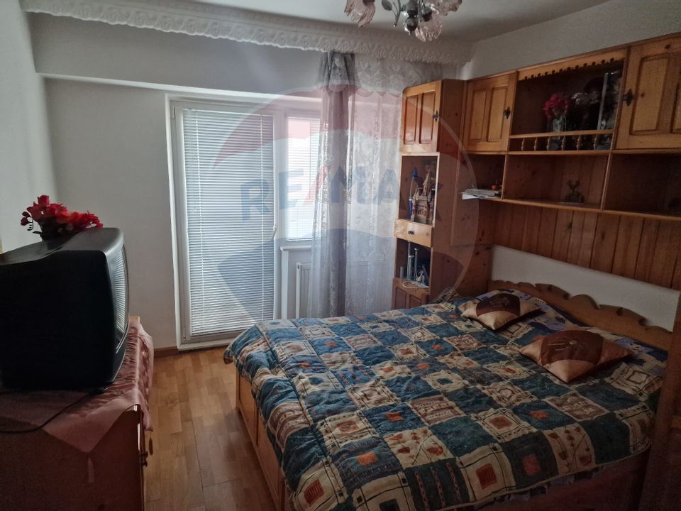 Apartament cu 3 camere de vânzare în zona Stefan cel Mare