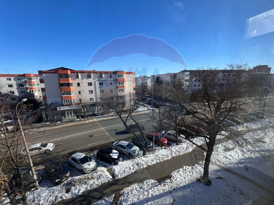 Apartament cu 3 camere decomandat- 9 mai- zona centrala