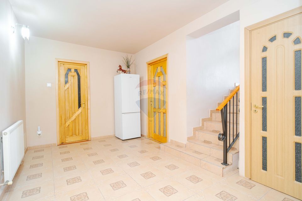 Casă / Vilă de Vânzare 200mp Teren 870mp Str. Soarelui - Valea Lupului