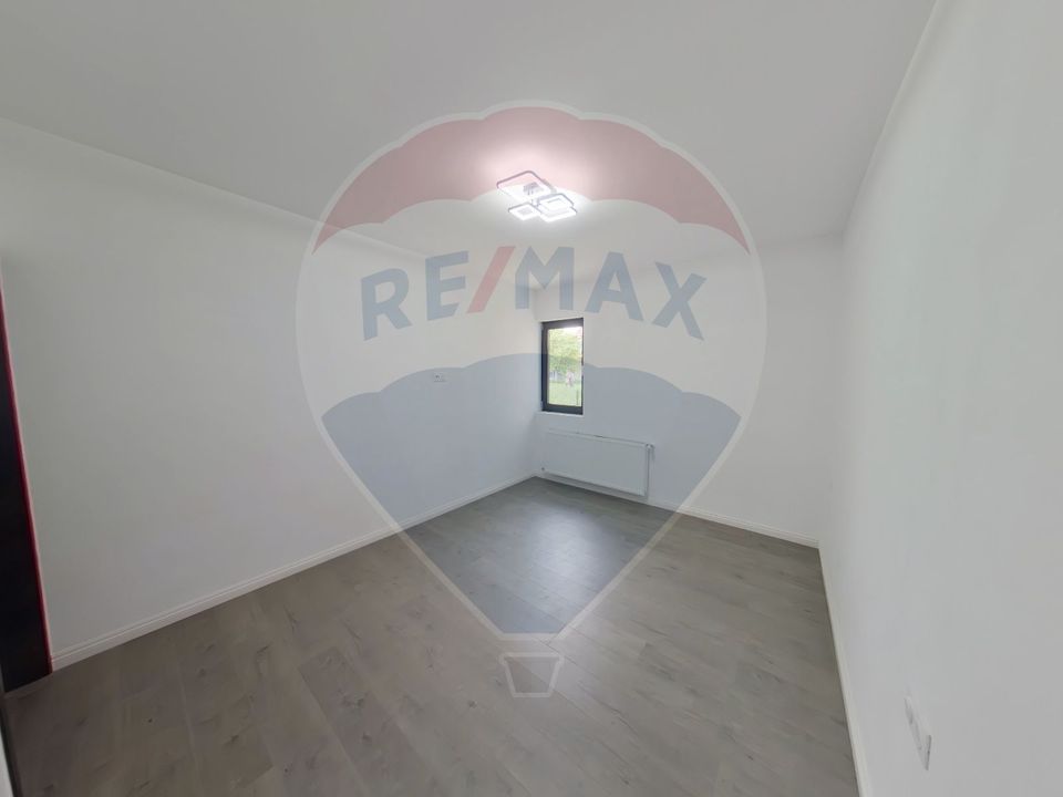 4 room House / Villa for sale, Nord-Est area