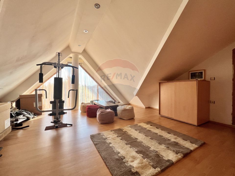 8 room House / Villa for sale