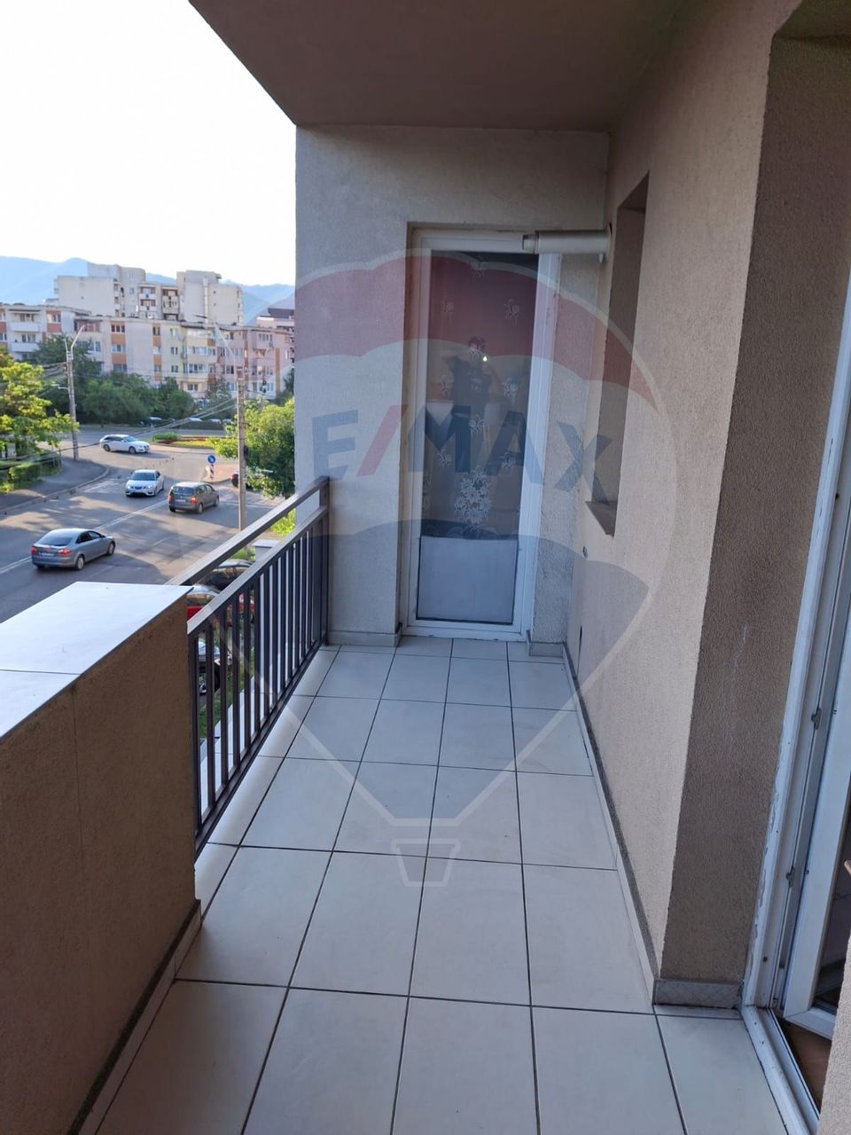 Apartament cu două camere, de închiriat