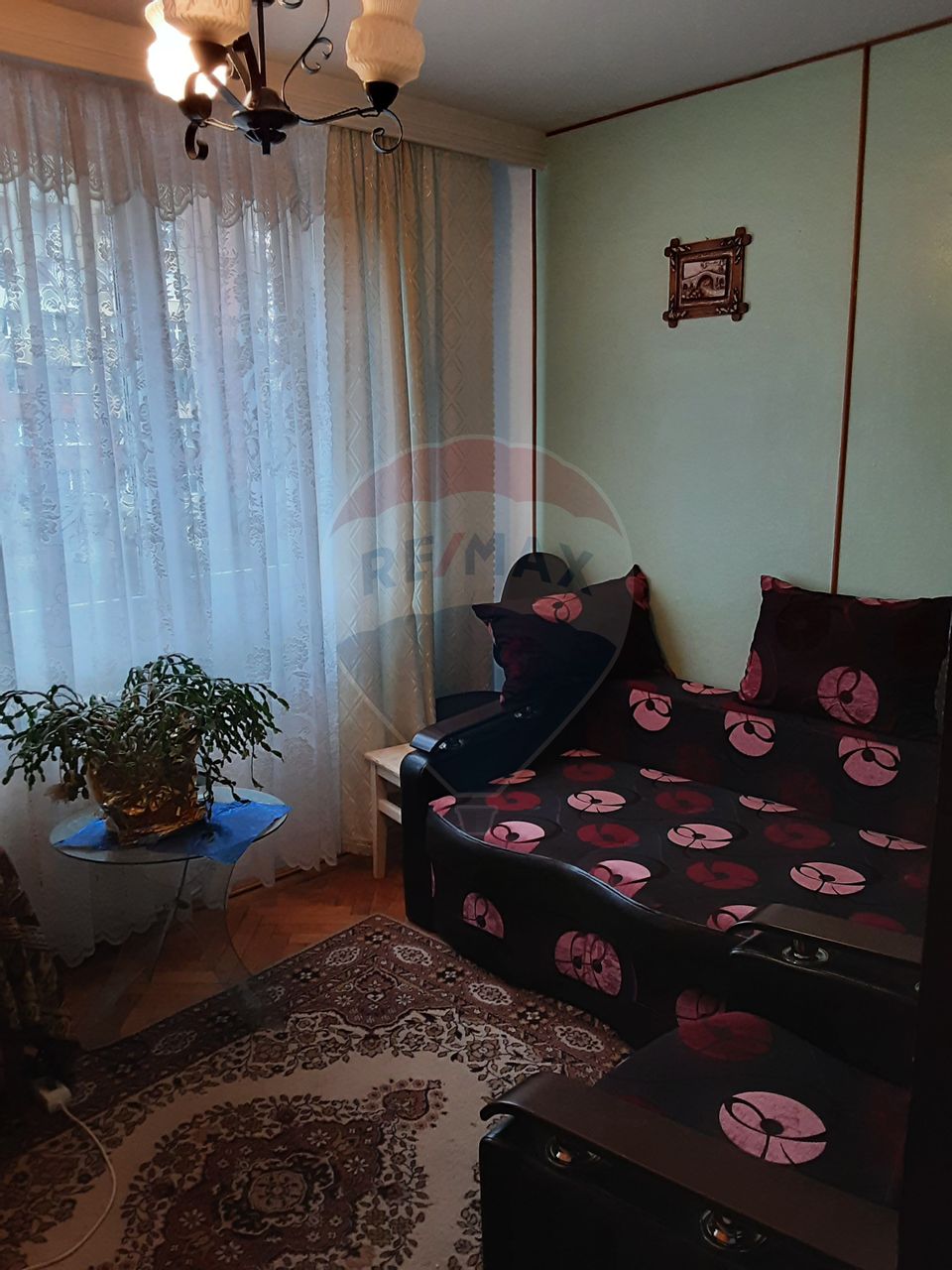 Apartament cu 3 camere de închiriat în zona Central