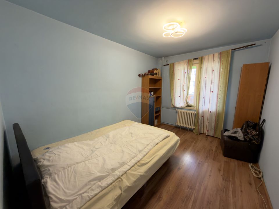 Apartament cu 4 camere de închiriat în zona Rogerius