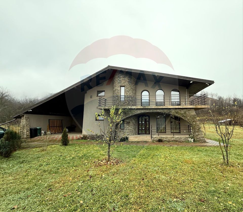 Casă / Vilă cu 5 camere de vânzare