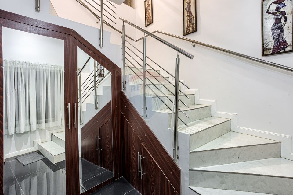 Apartament modern la casa cu 3 camere si balcon Zona Banu Maracine