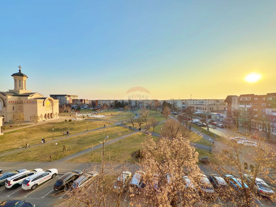 Apartament cu 3 camere de vânzare în zona Micalaca