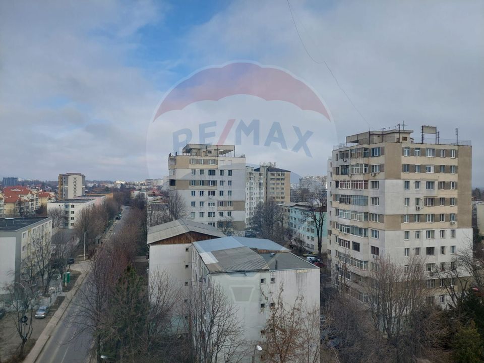 Apartament cu 3 camere decomandat de vanzare  in zona Narcisa-Bacau