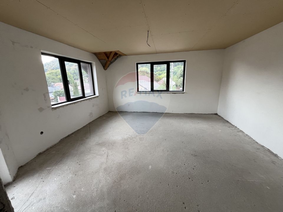 Casă de vânzare în Câmpulung la preț de apartament.