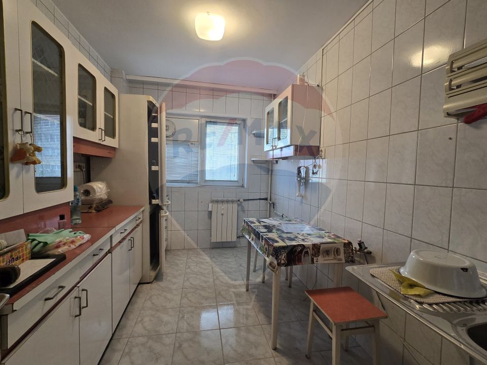 Apartament cu 3 camere de vânzare în zona Bucur Obor