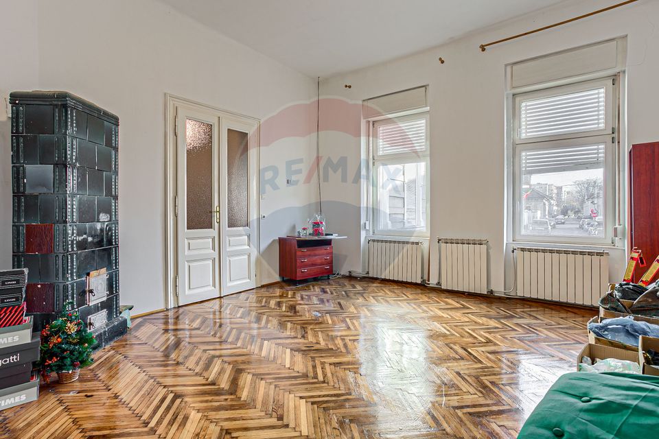 Apartament 4 camere spațioase,  curte,  zona Piata Catedralei