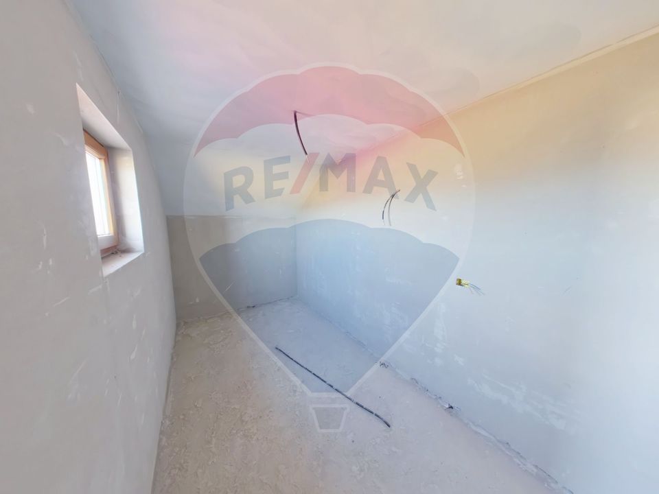 Casă / Vilă cu 8 camere de vânzare