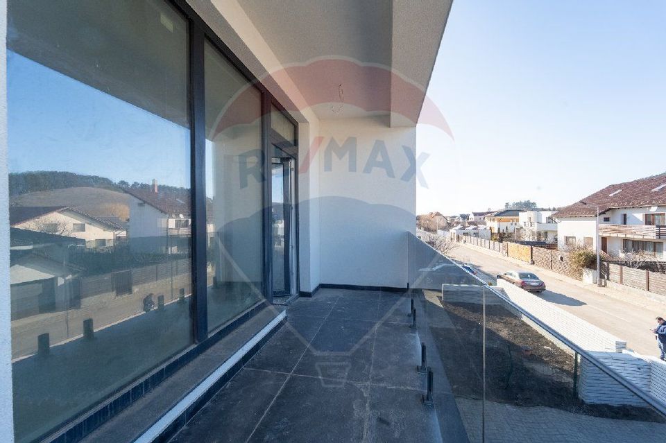 Casă Modernă de Vânzare în Sânpetru