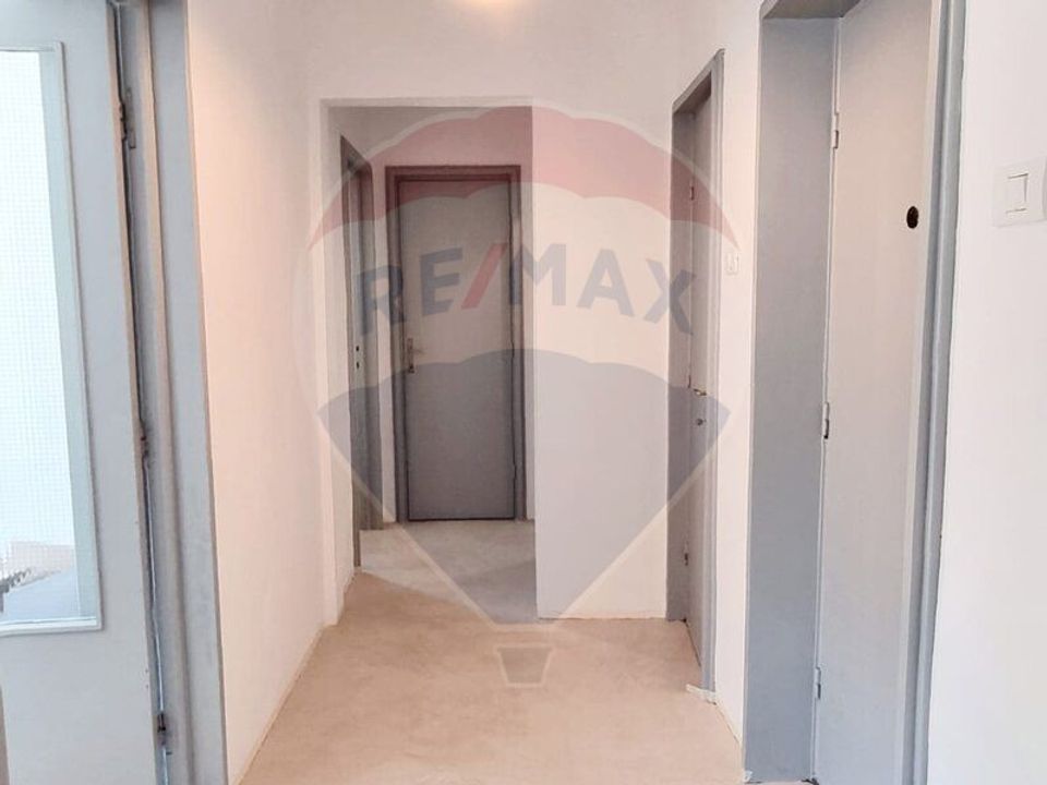 De închiriat apartament de 3 camere în Primăverii